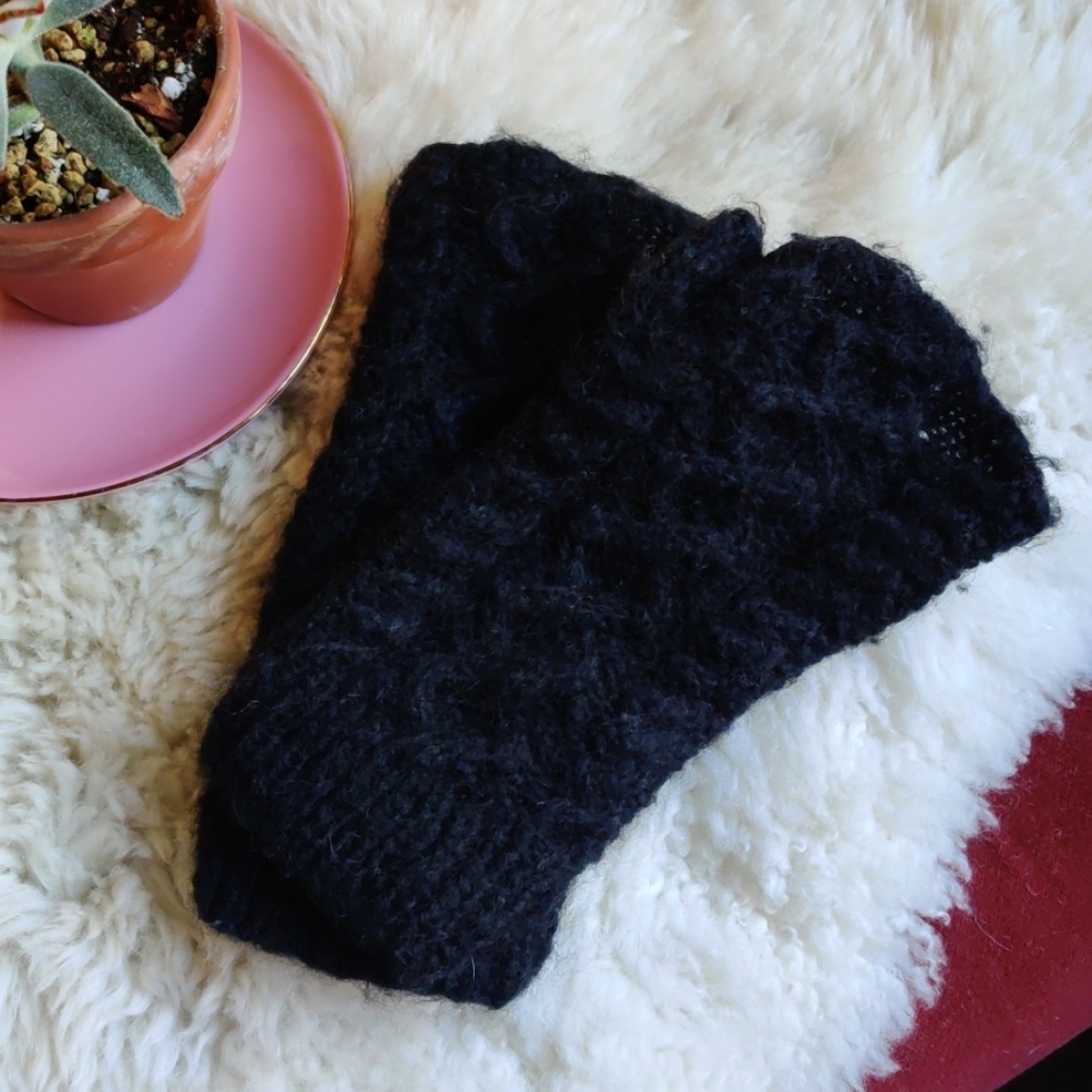 5/$25💖Wool Cable Knit Black Fingerless Gloves